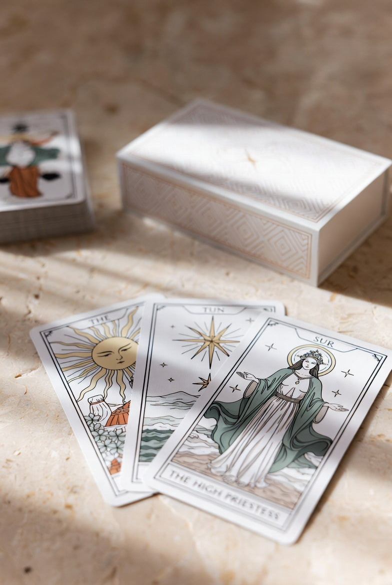 What to Expect From Your First Tarot Reading