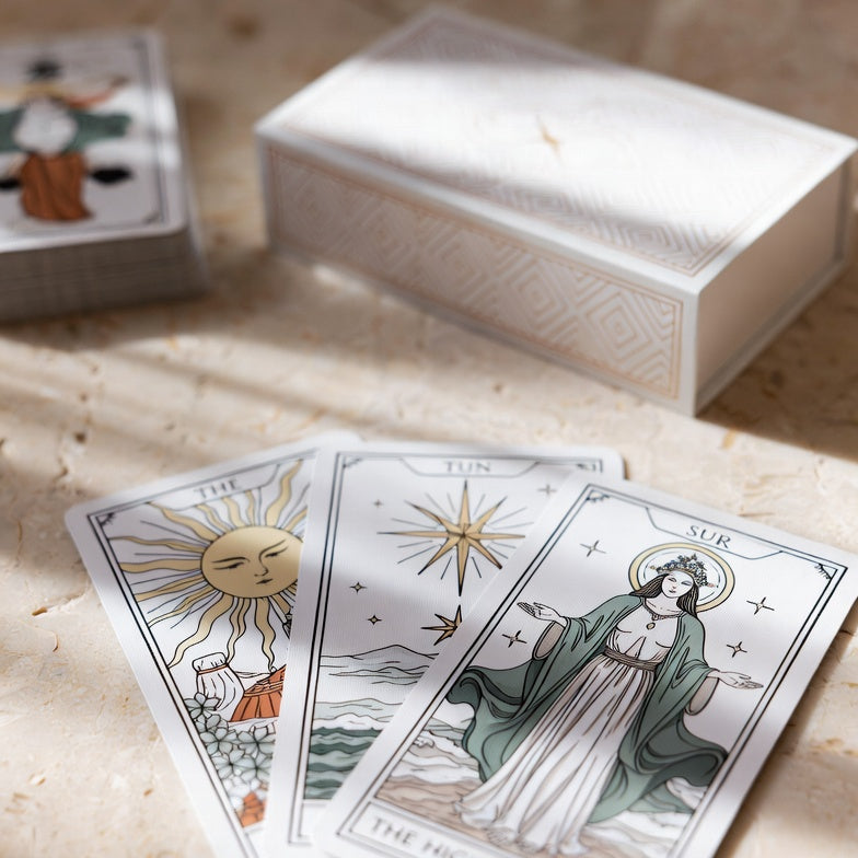 What to Expect From Your First Tarot Reading