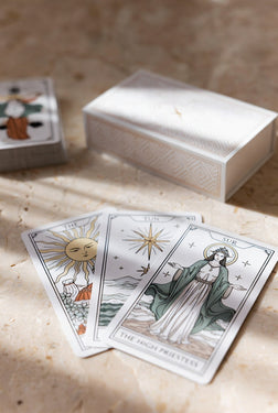 What to Expect From Your First Tarot Reading